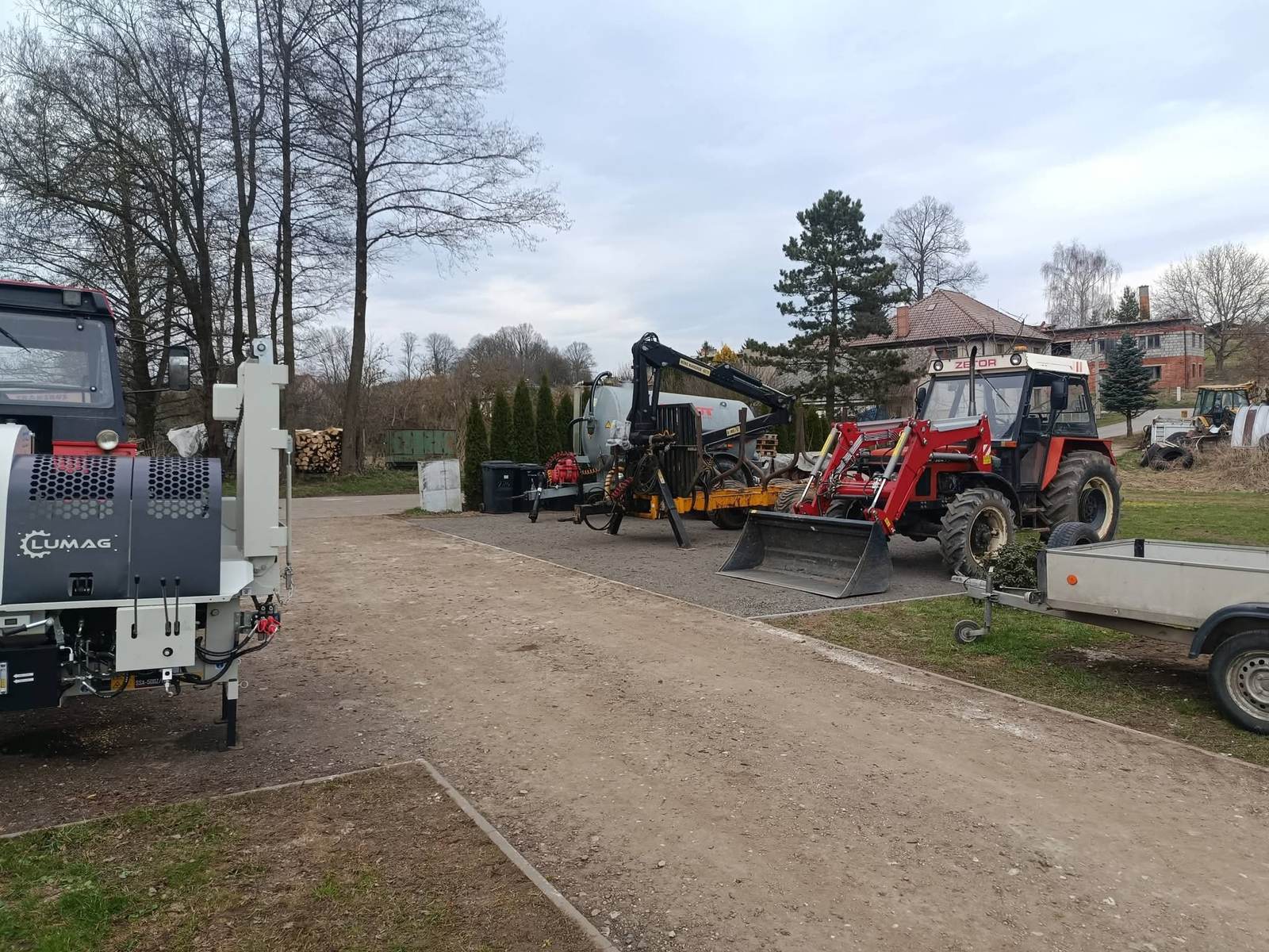 Přehled traktorů a připojeného vybavení